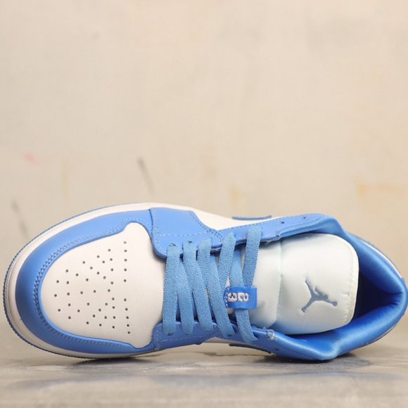 Jordan 1 Low SB